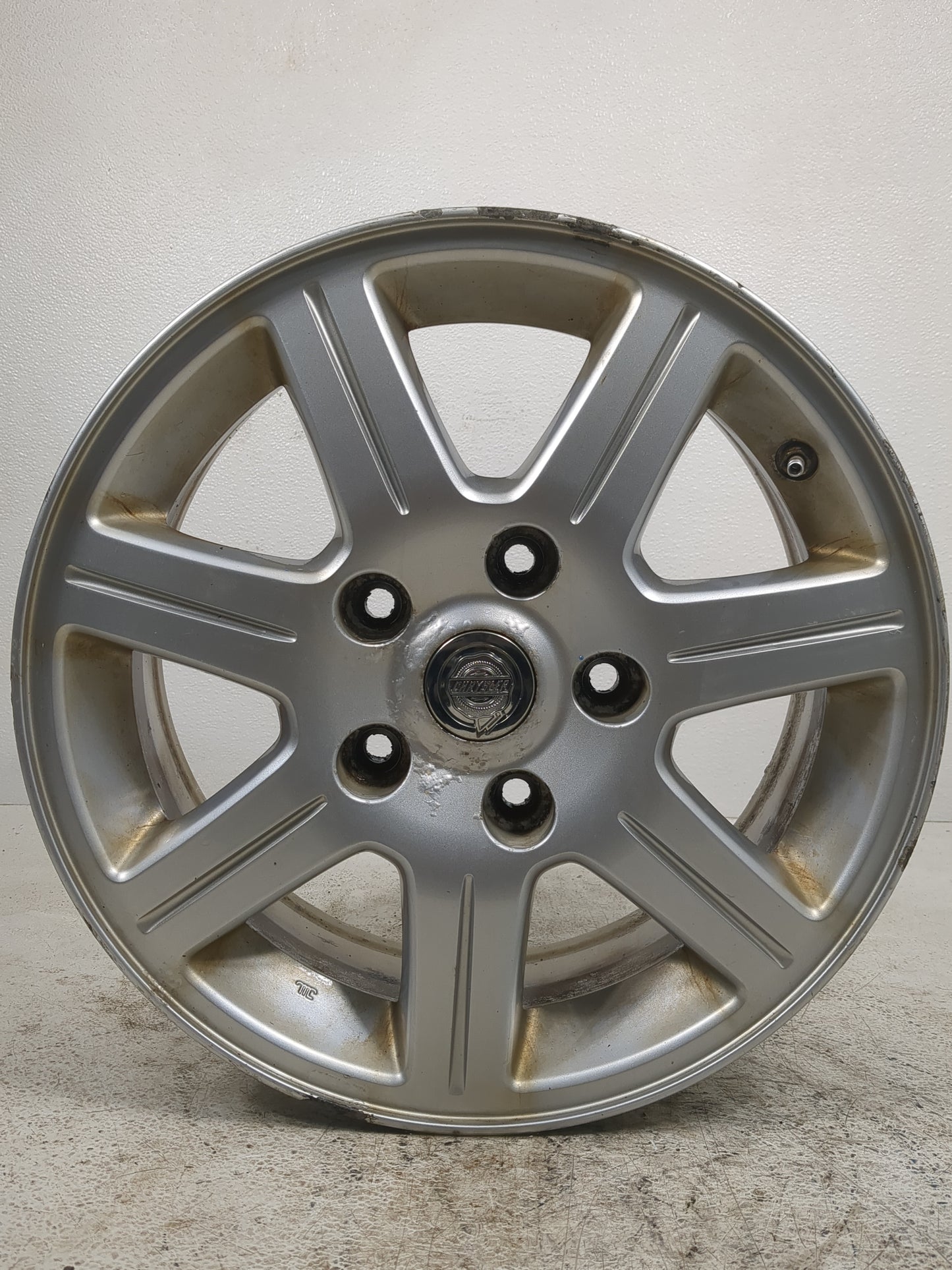 2010 Chrysler Town & Country Oem Wheel Rim Silver - Oemusedautoparts1.com