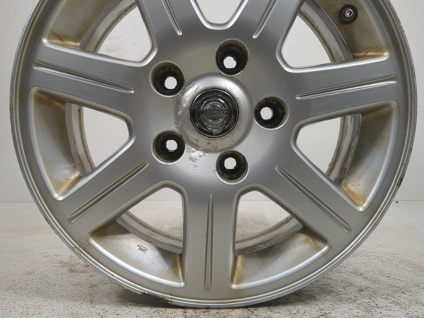 2010 Chrysler Town & Country Oem Wheel Rim Silver - Oemusedautoparts1.com