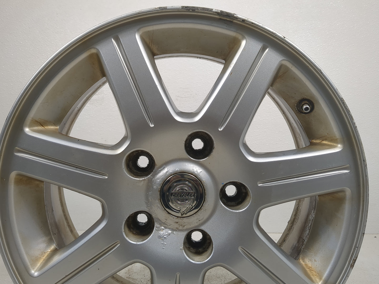 2010 Chrysler Town & Country Oem Wheel Rim Silver - Oemusedautoparts1.com