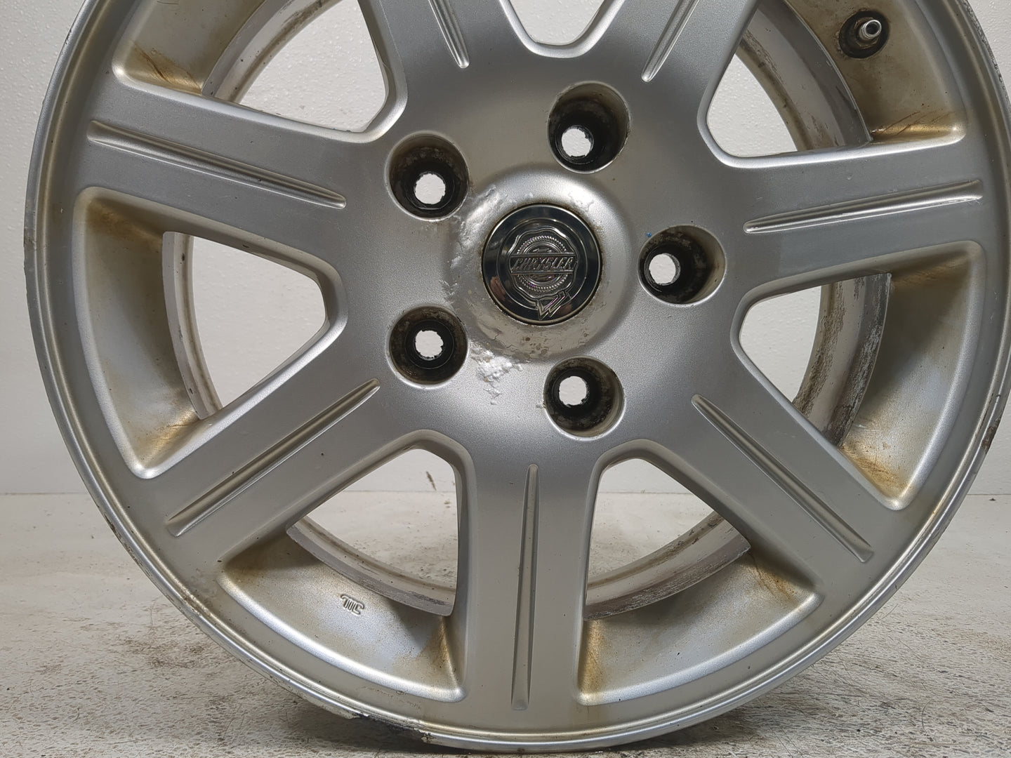 2010 Chrysler Town & Country Oem Wheel Rim Silver - Oemusedautoparts1.com