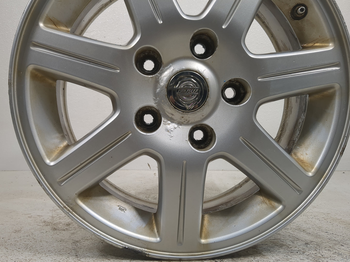 2010 Chrysler Town & Country Oem Wheel Rim Silver - Oemusedautoparts1.com