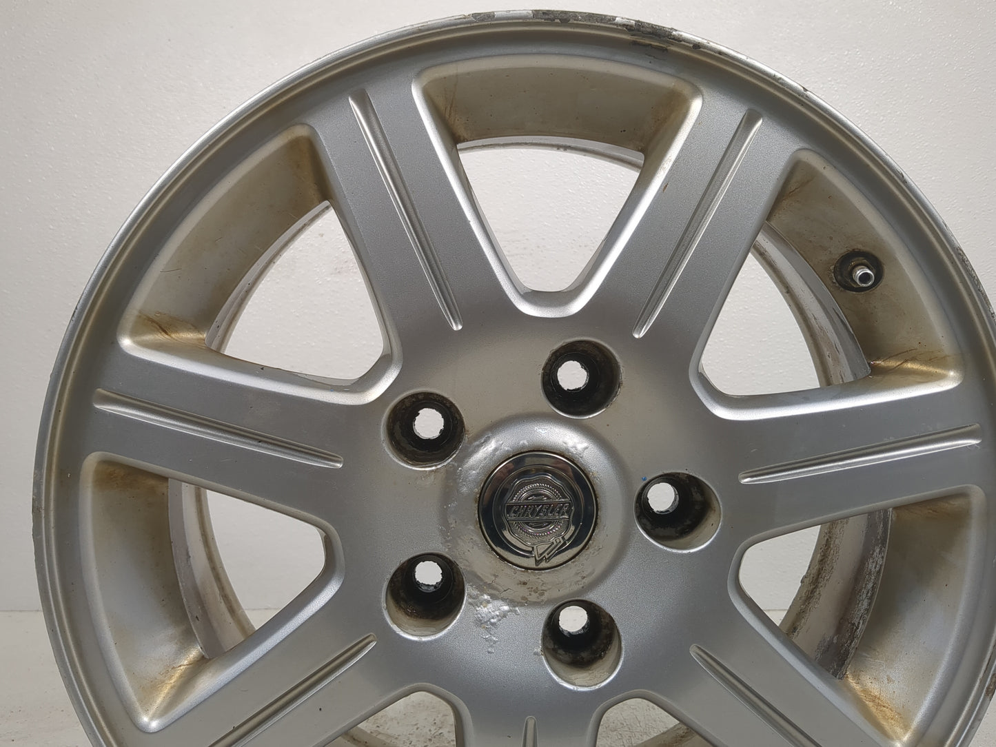 2010 Chrysler Town & Country Oem Wheel Rim Silver - Oemusedautoparts1.com