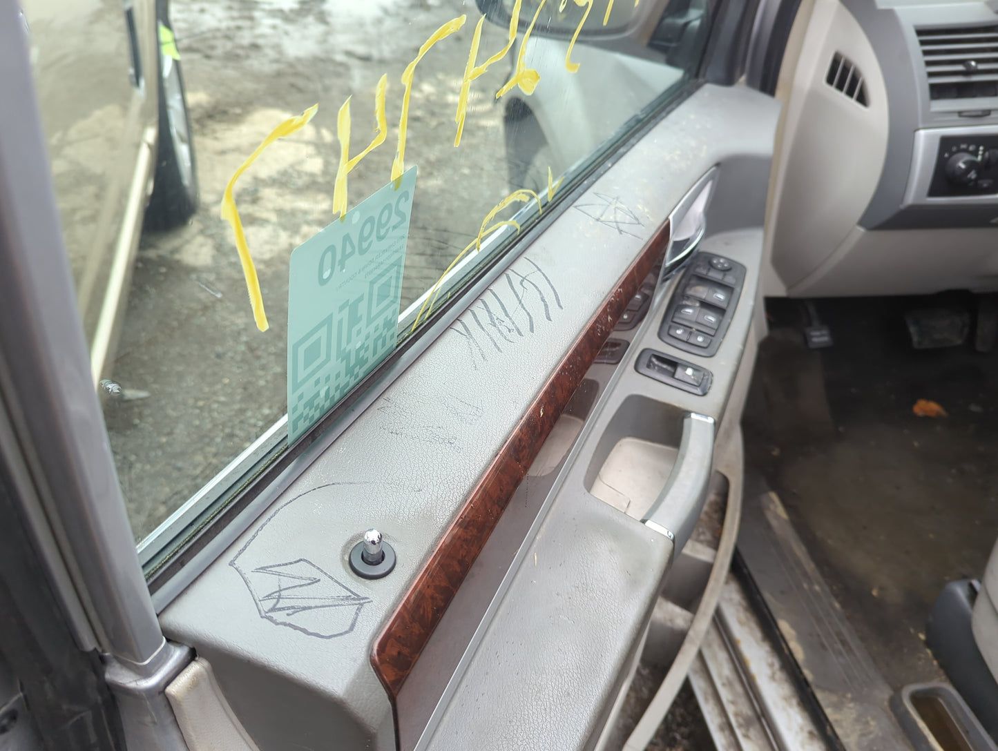 2010 Chrysler Town & Country Front Left Driver Interior Door Panel Trim - Oemusedautoparts1.com