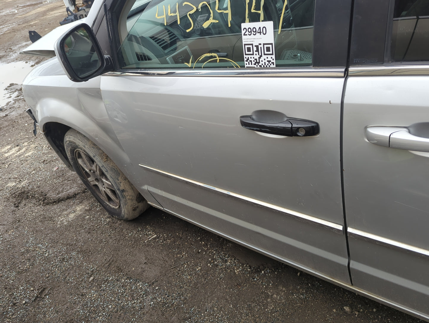 2008-2016 Chrysler Town & Country Driver Front Door Oem 5014680 - Oemusedautoparts1.com