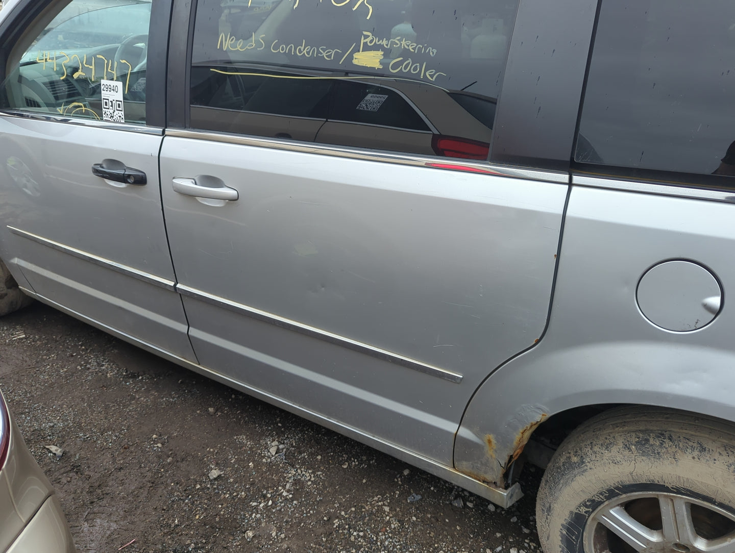 2008-2010 Chrysler Town & Country Driver Rear Door Oem 5014703 - Oemusedautoparts1.com
