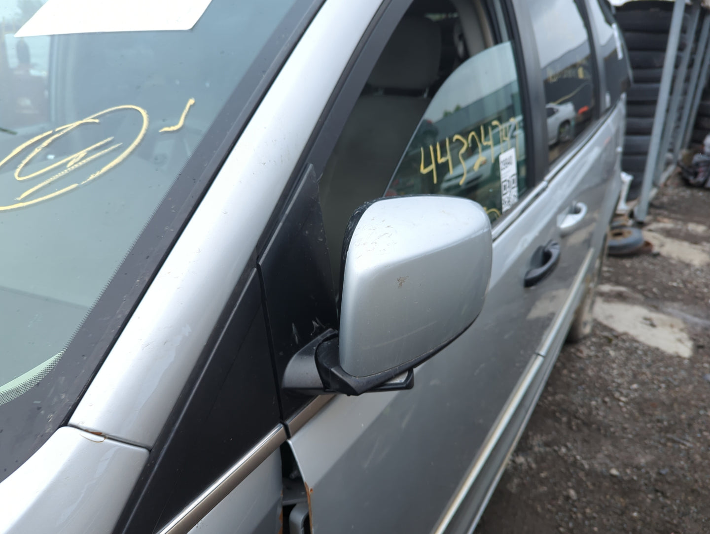 2008-2010 Chrysler Town & Country Driver Side View Mirror - Left Door Mirror OEM Used - Oemusedautoparts1.com