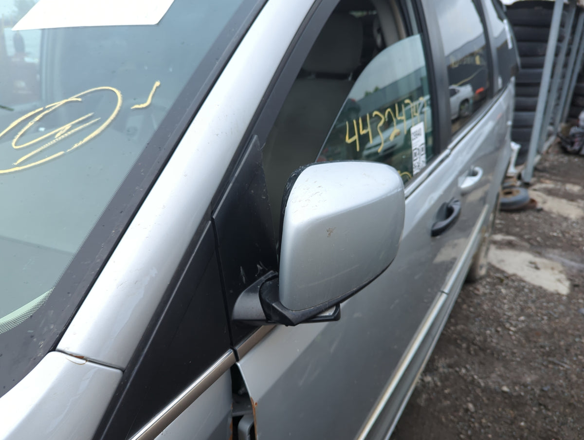 2008-2010 Chrysler Town & Country Driver Side View Mirror - Left Door Mirror OEM Used - Oemusedautoparts1.com