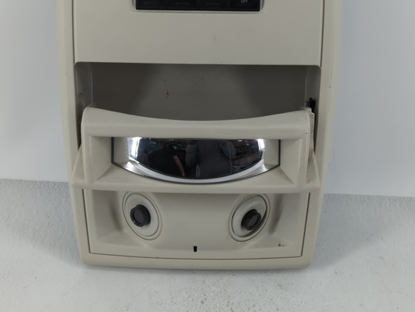 2010 Chrysler Town & Country Overhead Roof Console - Oemusedautoparts1.com