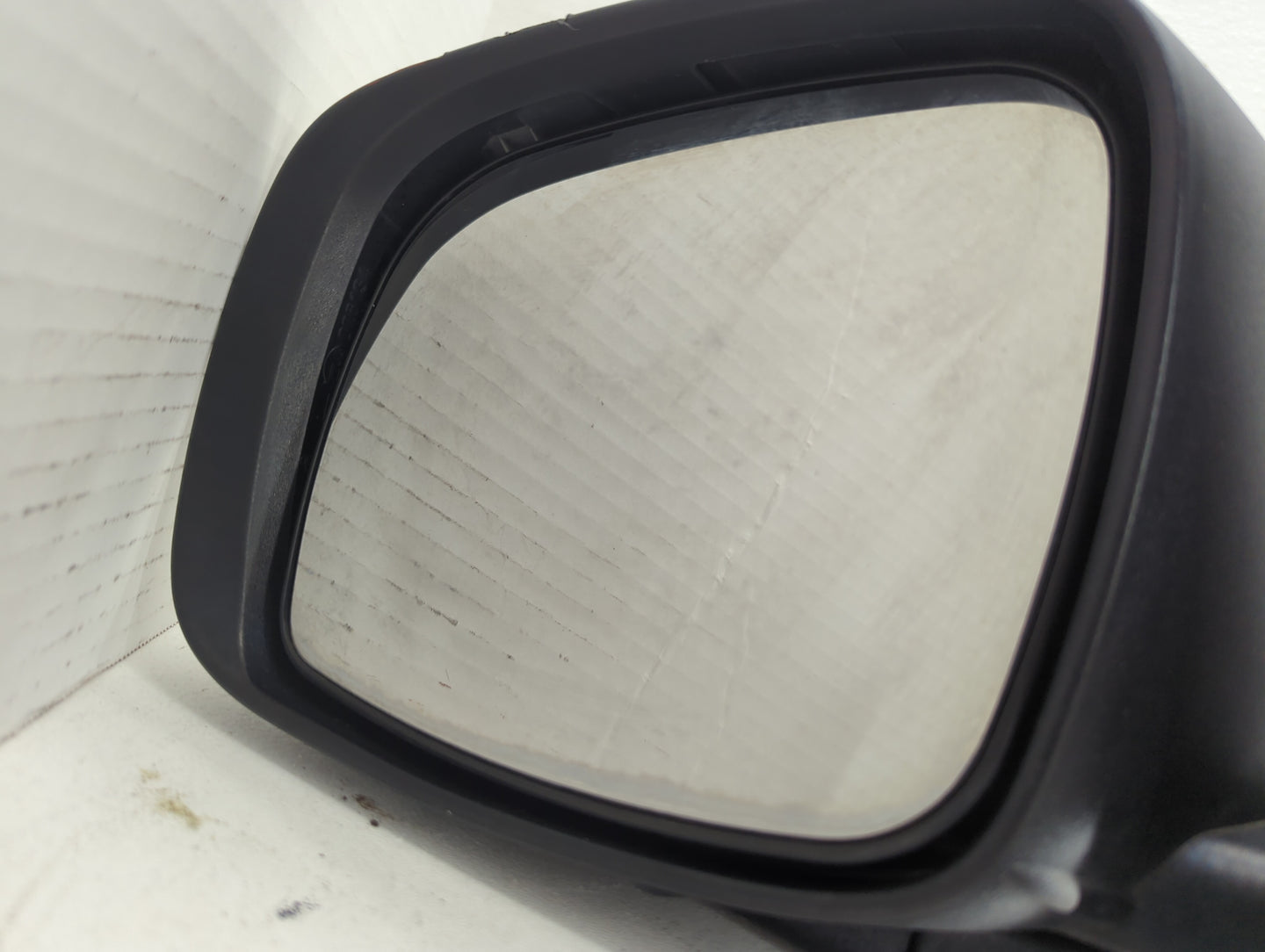 2008-2010 Chrysler Town & Country Driver Side View Mirror - Left Door Mirror OEM Used - Oemusedautoparts1.com