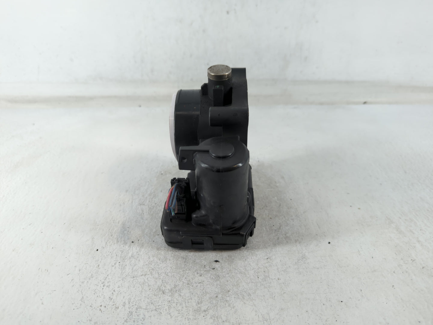 2008-2010 Chrysler Town & Country Throttle Body P/N:04593858AB Fits Fits 2008 2009 2010 2011 OEM Used Auto Parts - Oemusedau