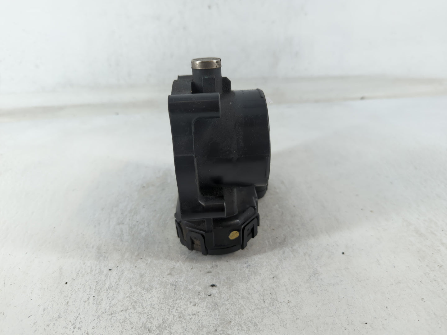 2008-2010 Chrysler Town & Country Throttle Body P/N:04593858AB Fits Fits 2008 2009 2010 2011 OEM Used Auto Parts - Oemusedau