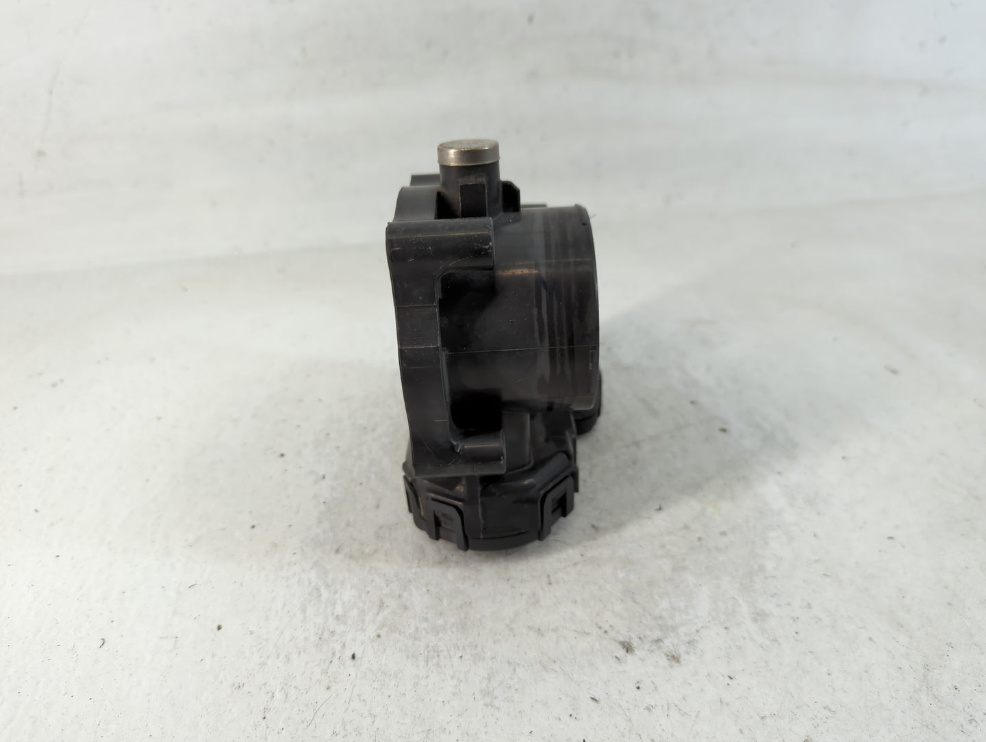 2008-2010 Chrysler Town & Country Throttle Body P/N:04593858AB Fits Fits 2008 2009 2010 2011 OEM Used Auto Parts - Oemusedau