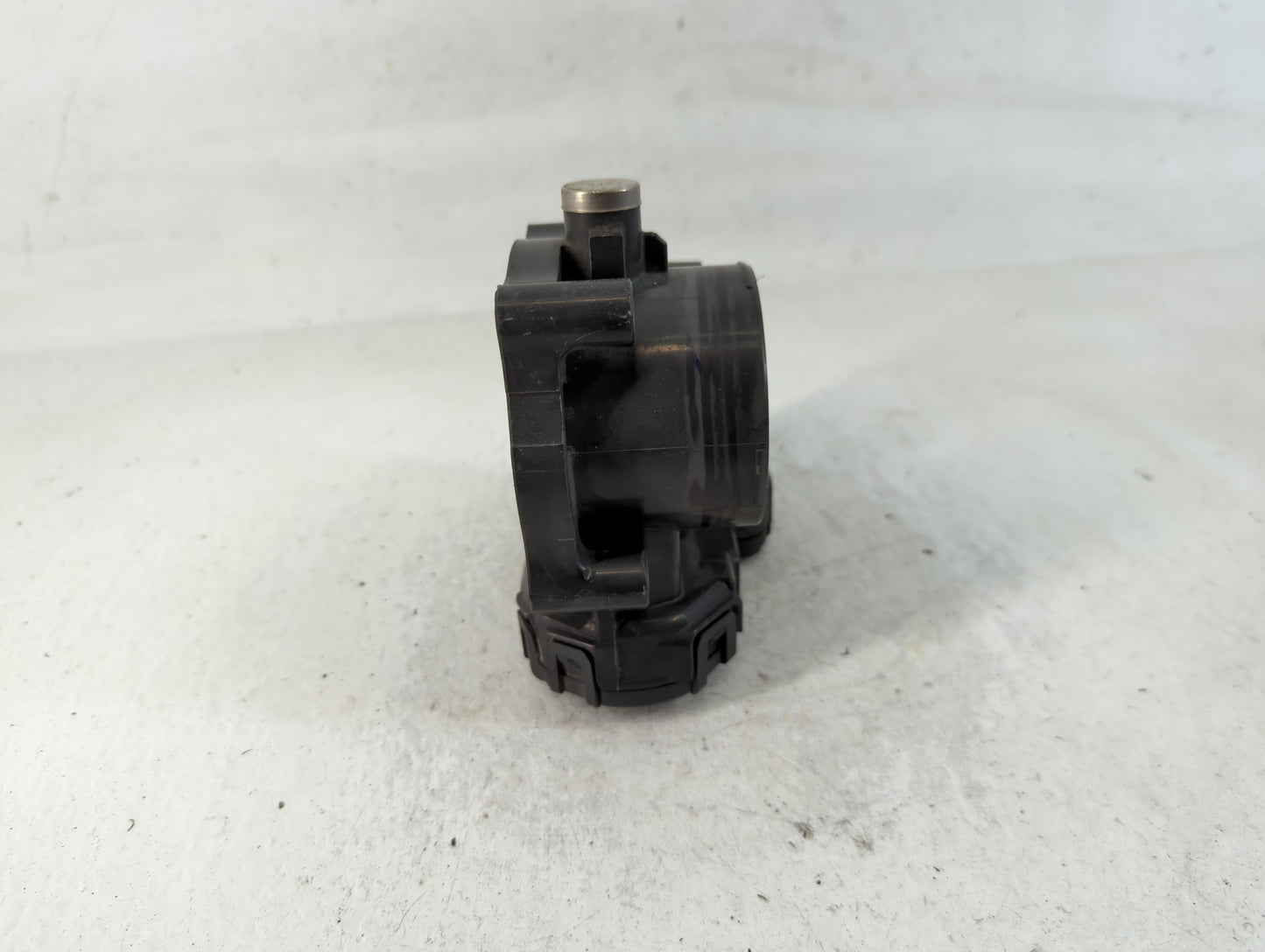 2008-2010 Chrysler Town & Country Throttle Body P/N:04593858AB Fits Fits 2008 2009 2010 2011 OEM Used Auto Parts - Oemusedau
