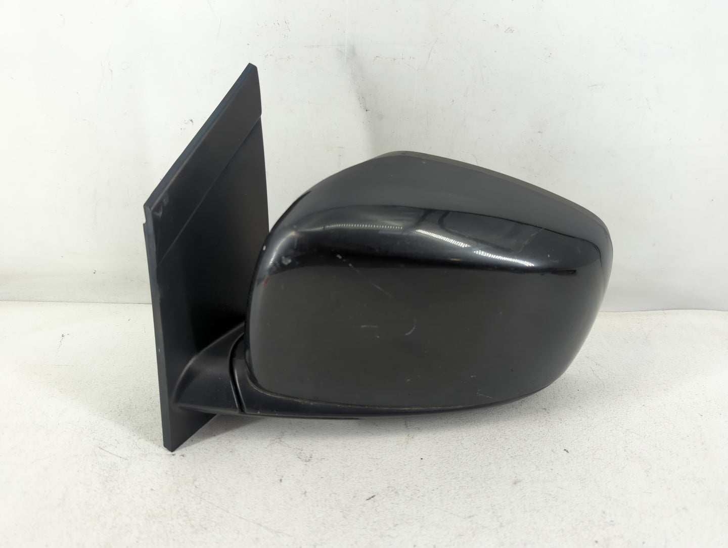 2008-2010 Chrysler Town & Country Driver Side View Mirror - Left Door Mirror OEM Used - Oemusedautoparts1.com