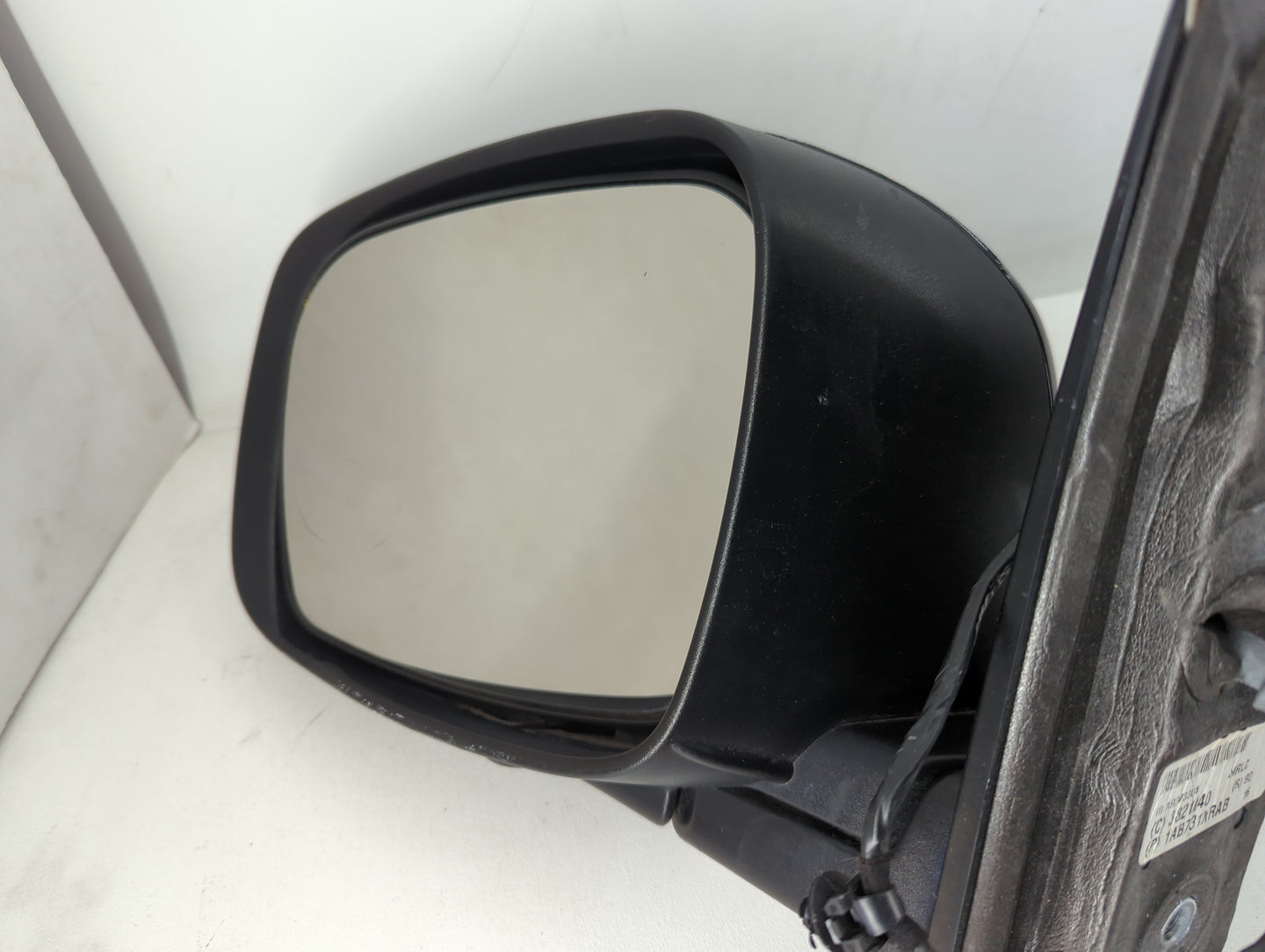 2008-2010 Chrysler Town & Country Driver Side View Mirror - Left Door Mirror OEM Used - Oemusedautoparts1.com