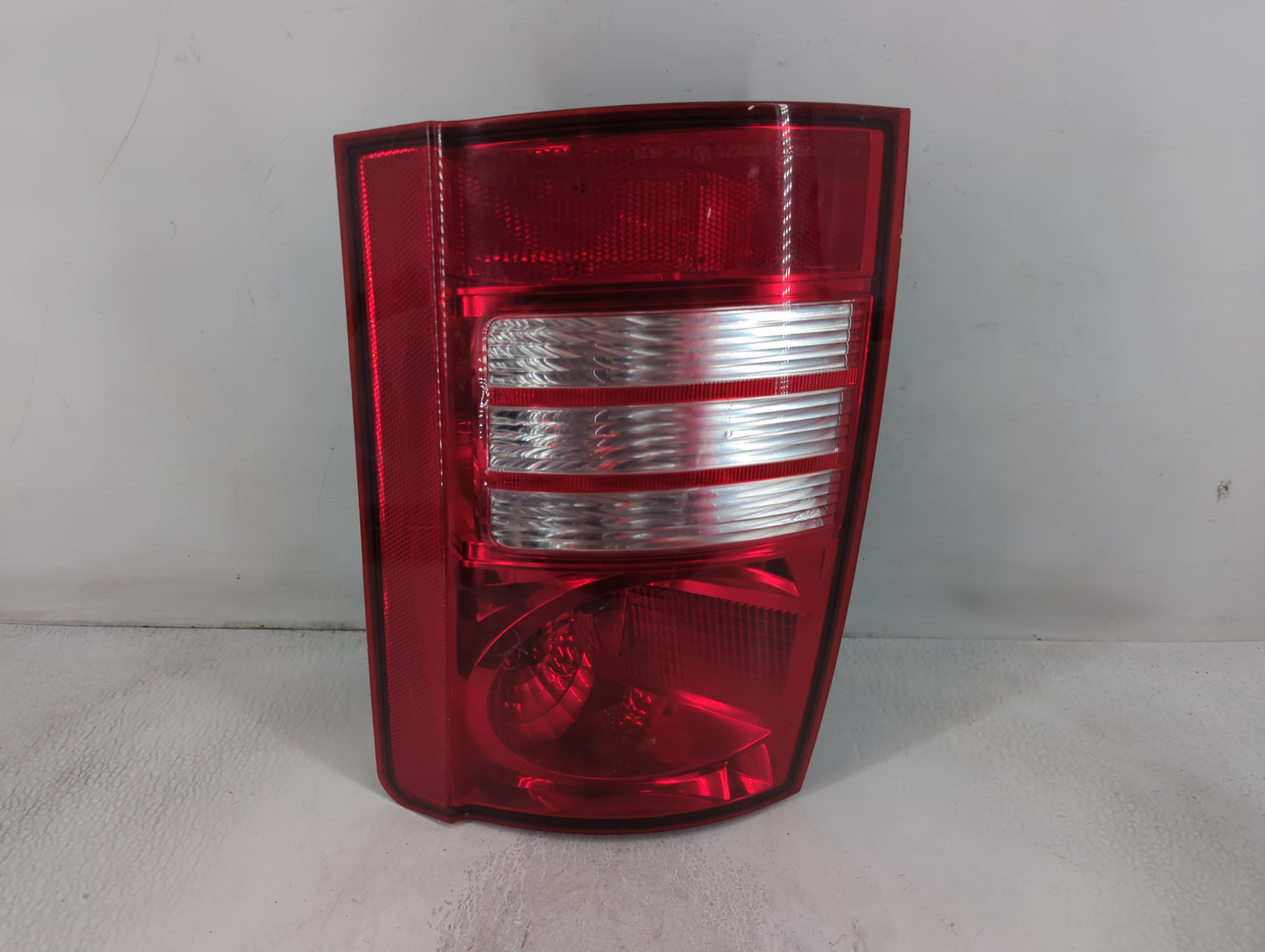 2008-2010 Chrysler Town & Country Tail Light Assembly Passenger Right OEM Fits Fits 2008 2009 2010 OEM Used Auto Parts - Oem