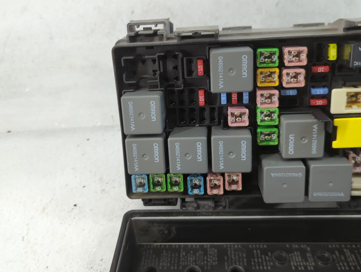 2010-2010 Chrysler Town & Country Fusebox Fuse Box Relay Module Tipm - Oemusedautoparts1.com