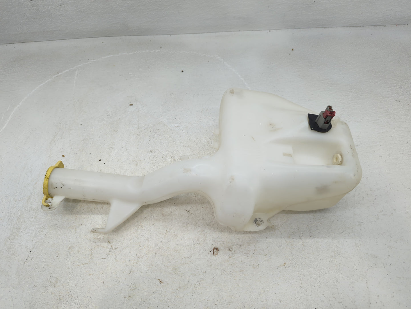 2008 Chrysler Town & Country Windshield Washer Fluid Reservoir Bottle Oem - Oemusedautoparts1.com