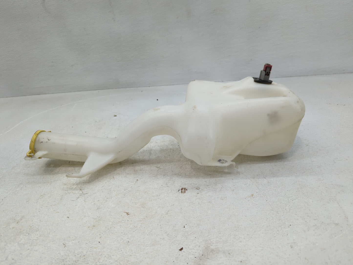 2008 Chrysler Town & Country Windshield Washer Fluid Reservoir Bottle Oem - Oemusedautoparts1.com
