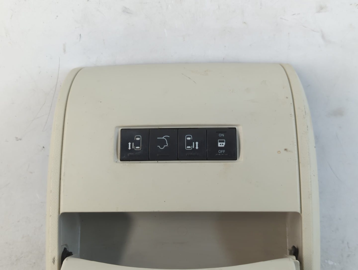 2010 Chrysler Town & Country Overhead Roof Console Interior Dome Light - Oemusedautoparts1.com