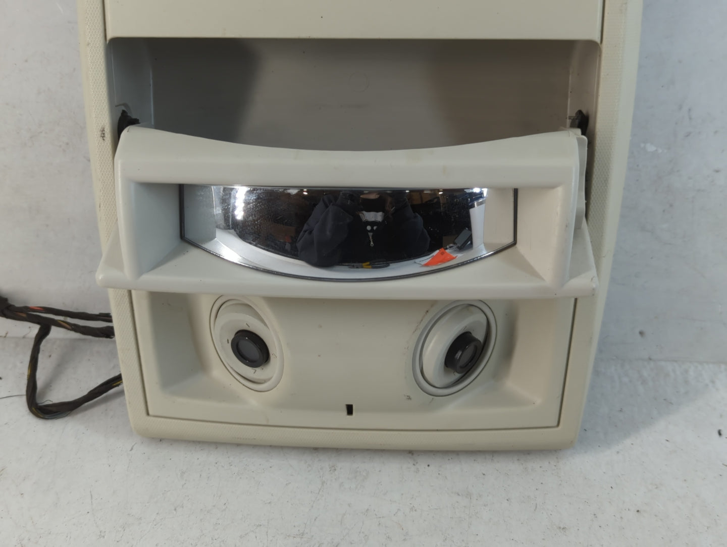 2010 Chrysler Town & Country Overhead Roof Console Interior Dome Light - Oemusedautoparts1.com