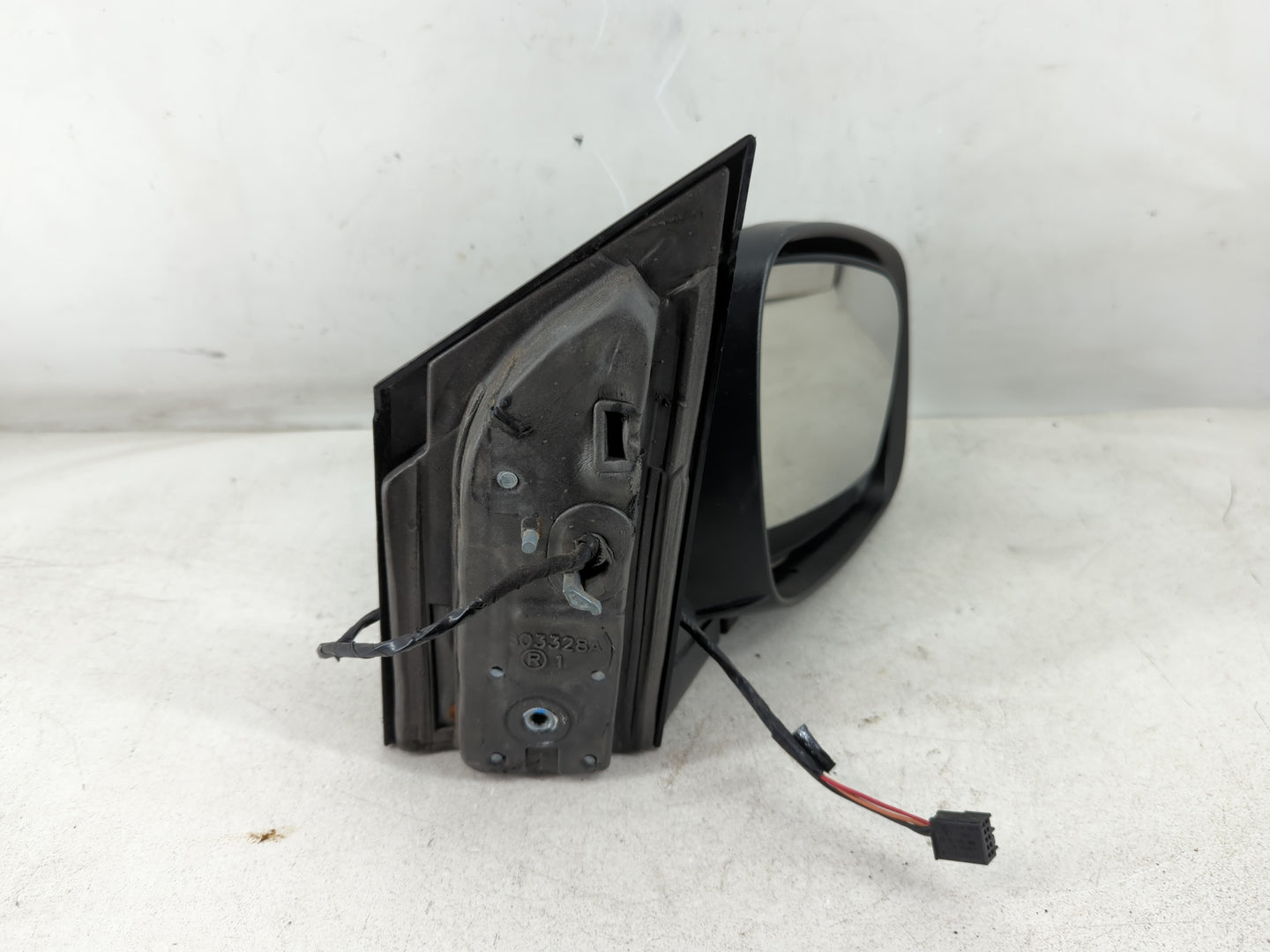 2008 Chrysler Town & Country Passenger Right Side View Manual Door Mirror - Oemusedautoparts1.com