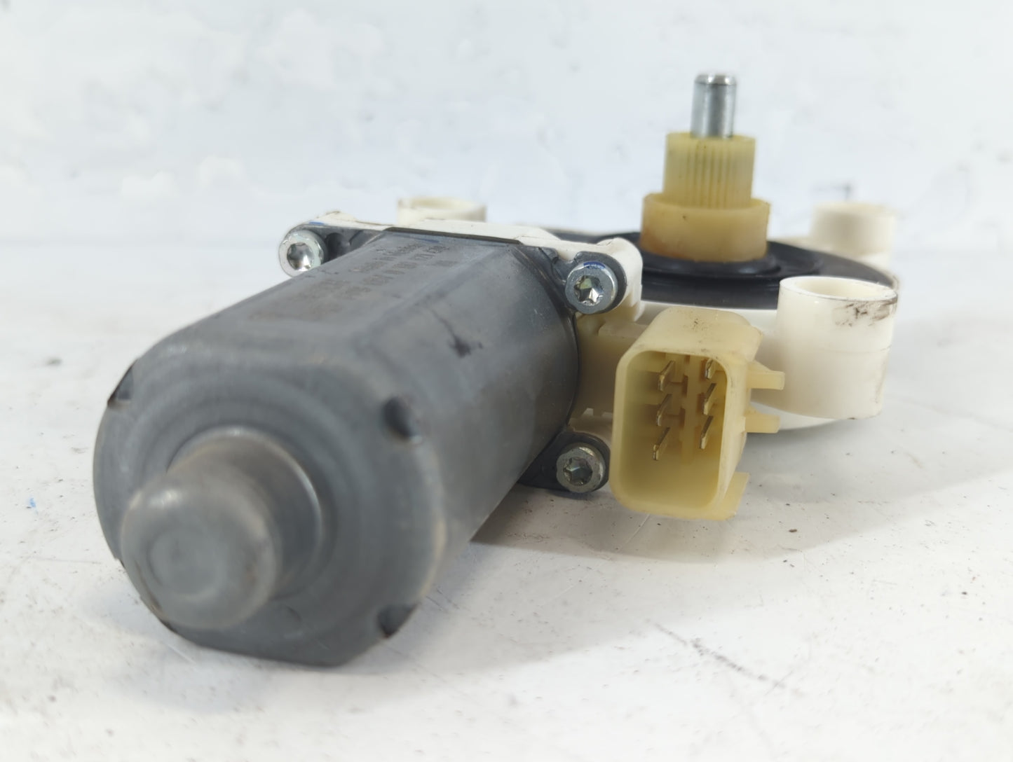 2010 Chrysler Town & Country Passenger Front Right Power Window Motor - Oemusedautoparts1.com