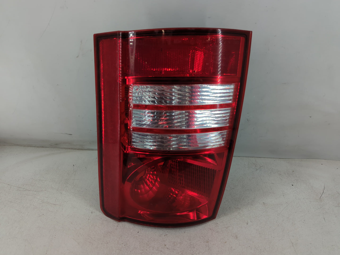 2008-2010 Chrysler Town & Country Tail Light Assembly Passenger Right OEM P/N:53012 HSE Fits Fits 2008 2009 2010 OEM Used Au
