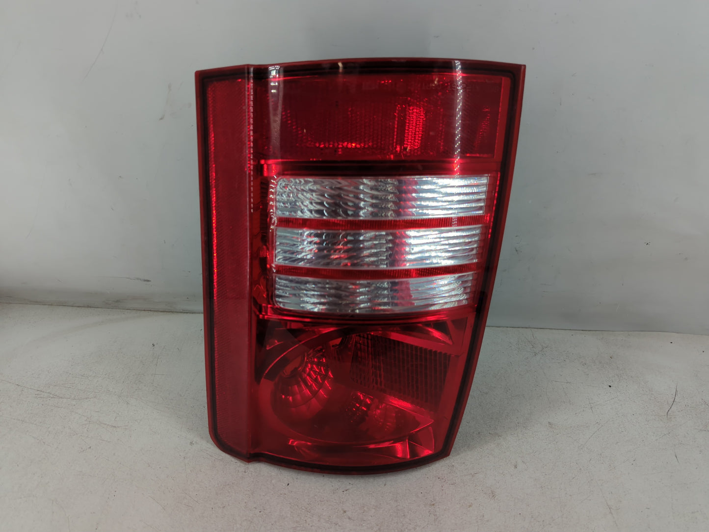 2008-2010 Chrysler Town & Country Tail Light Assembly Passenger Right OEM P/N:53012 HSE Fits Fits 2008 2009 2010 OEM Used Au
