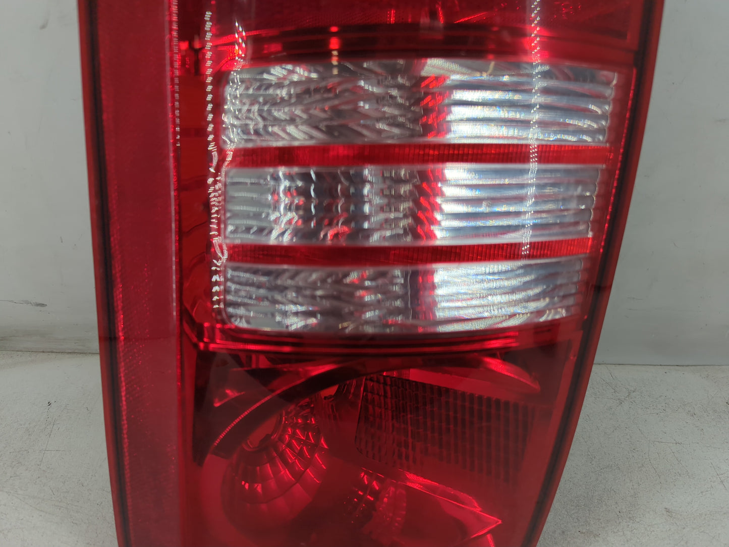 2008-2010 Chrysler Town & Country Tail Light Assembly Passenger Right OEM P/N:53012 HSE Fits Fits 2008 2009 2010 OEM Used Au