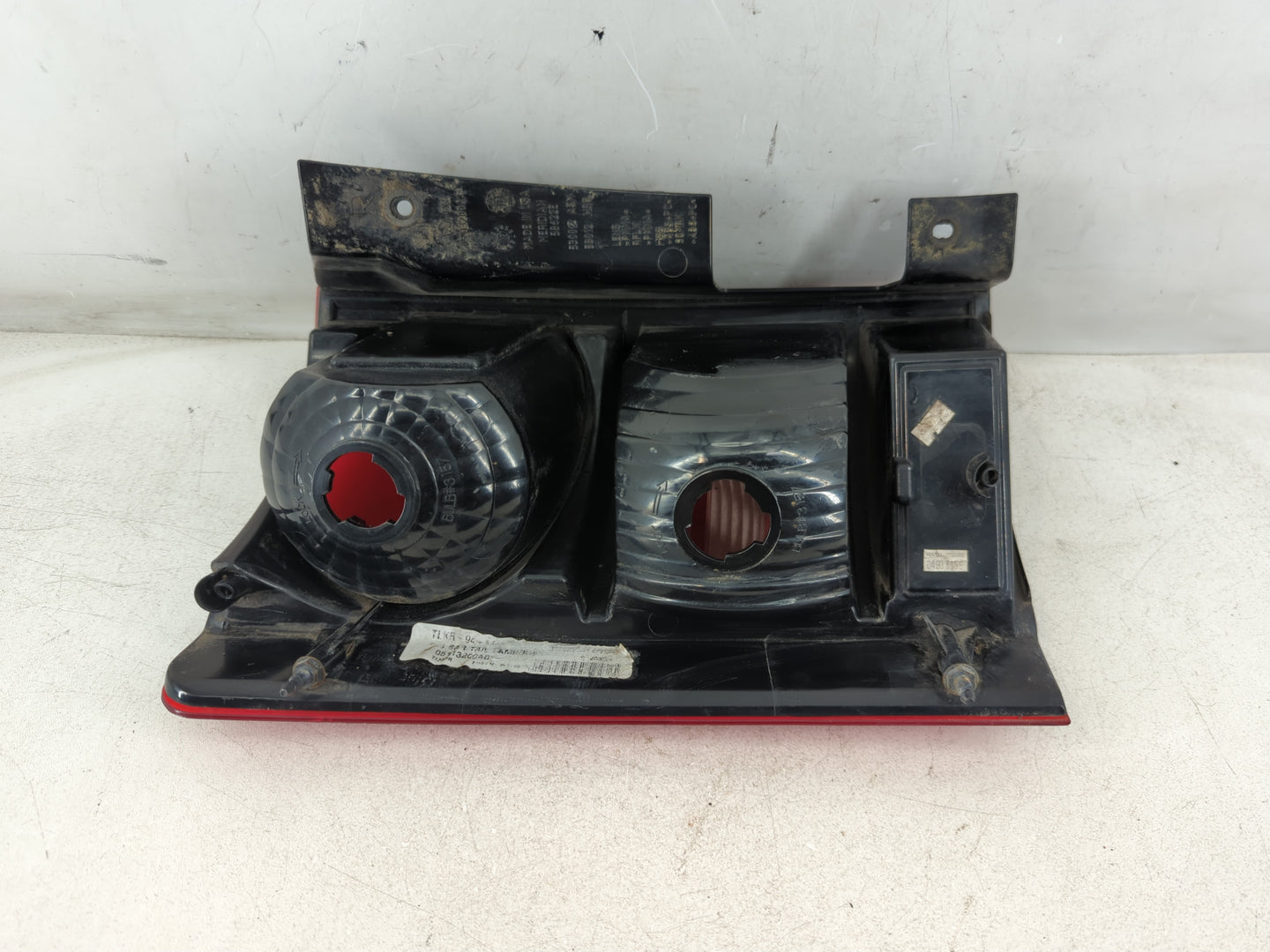 2008-2010 Chrysler Town & Country Tail Light Assembly Passenger Right OEM P/N:53012 HSE Fits Fits 2008 2009 2010 OEM Used Au