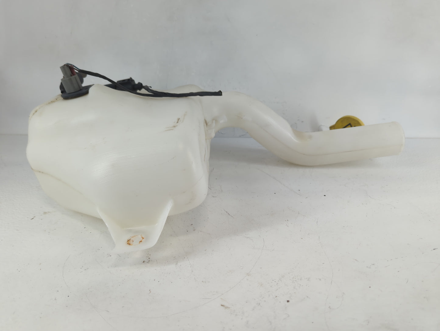 2008 Chrysler Town & Country Windshield Washer Fluid Reservoir Bottle Oem - Oemusedautoparts1.com