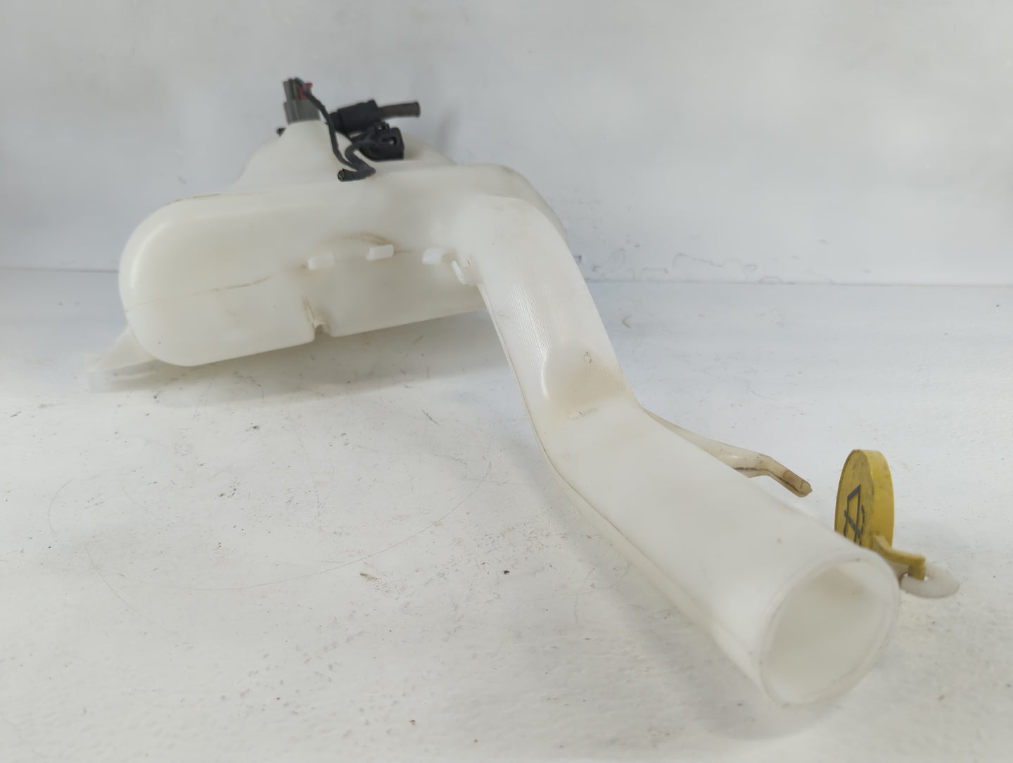 2008 Chrysler Town & Country Windshield Washer Fluid Reservoir Bottle Oem - Oemusedautoparts1.com