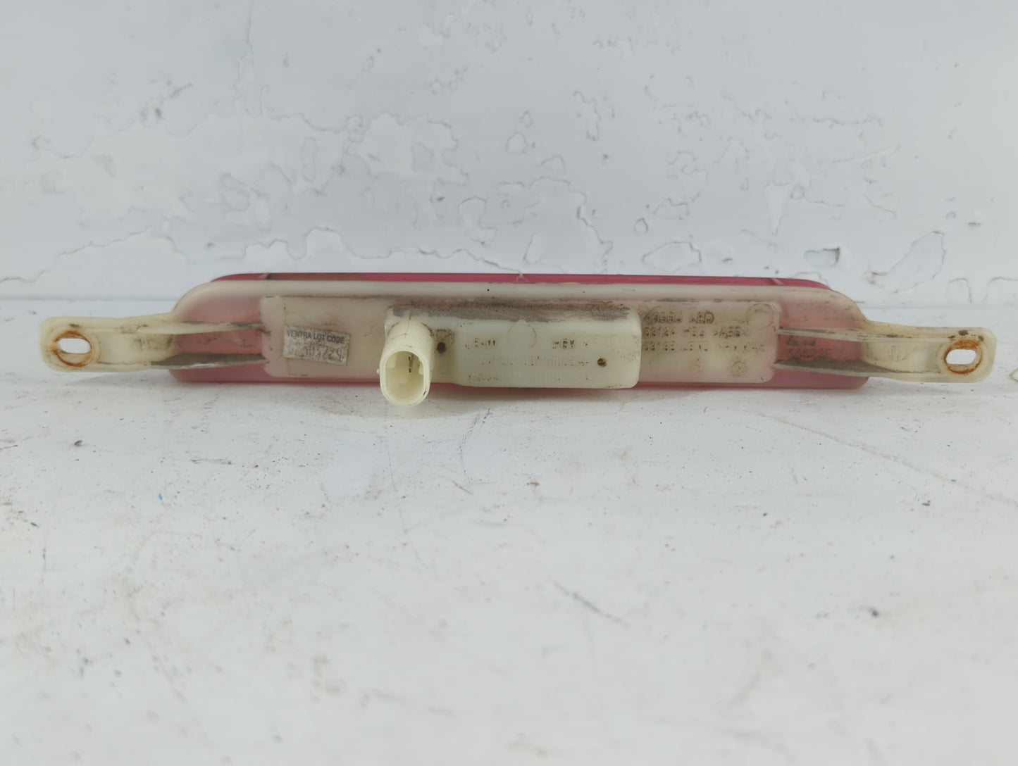 2010 Chrysler Town & Country Third Brake Light Tail Light Fits OEM Used Auto Parts - Oemusedautoparts1.com