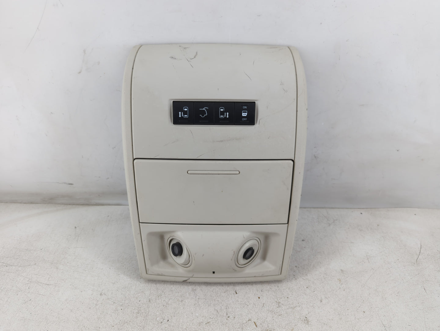 2010 Chrysler Town & Country Overhead Roof Console Interior Dome Light - Oemusedautoparts1.com