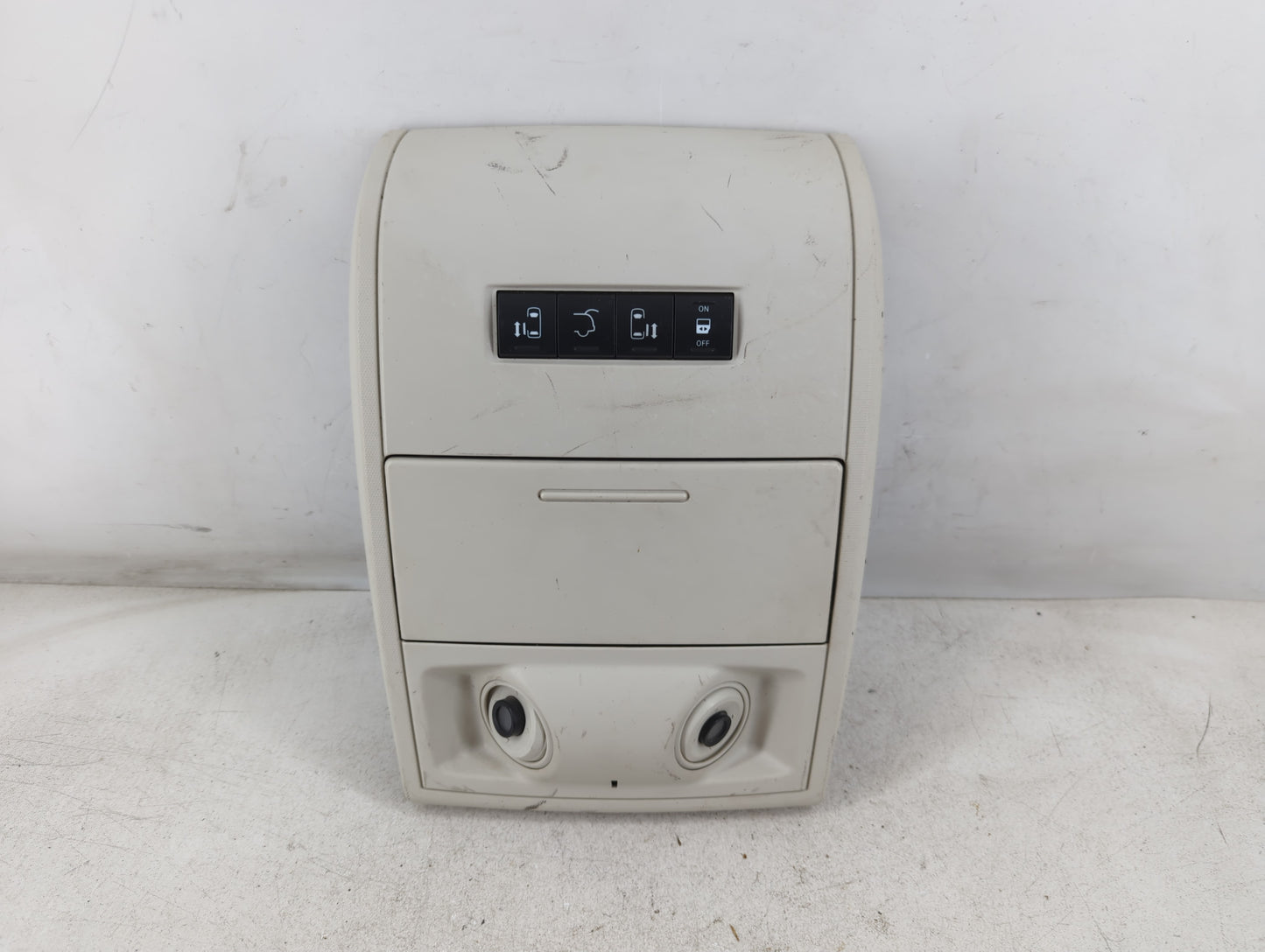 2010 Chrysler Town & Country Overhead Roof Console Interior Dome Light - Oemusedautoparts1.com