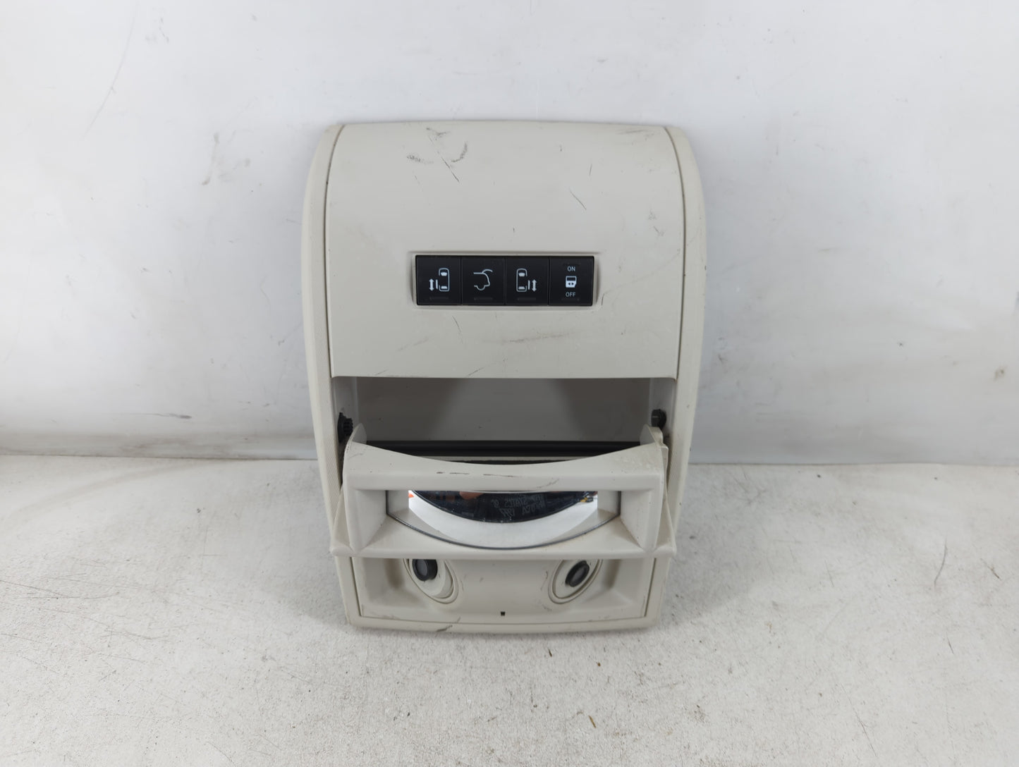 2010 Chrysler Town & Country Overhead Roof Console Interior Dome Light - Oemusedautoparts1.com
