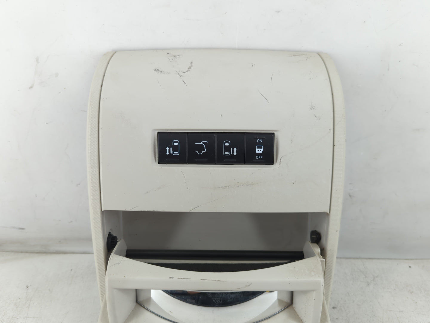 2010 Chrysler Town & Country Overhead Roof Console Interior Dome Light - Oemusedautoparts1.com