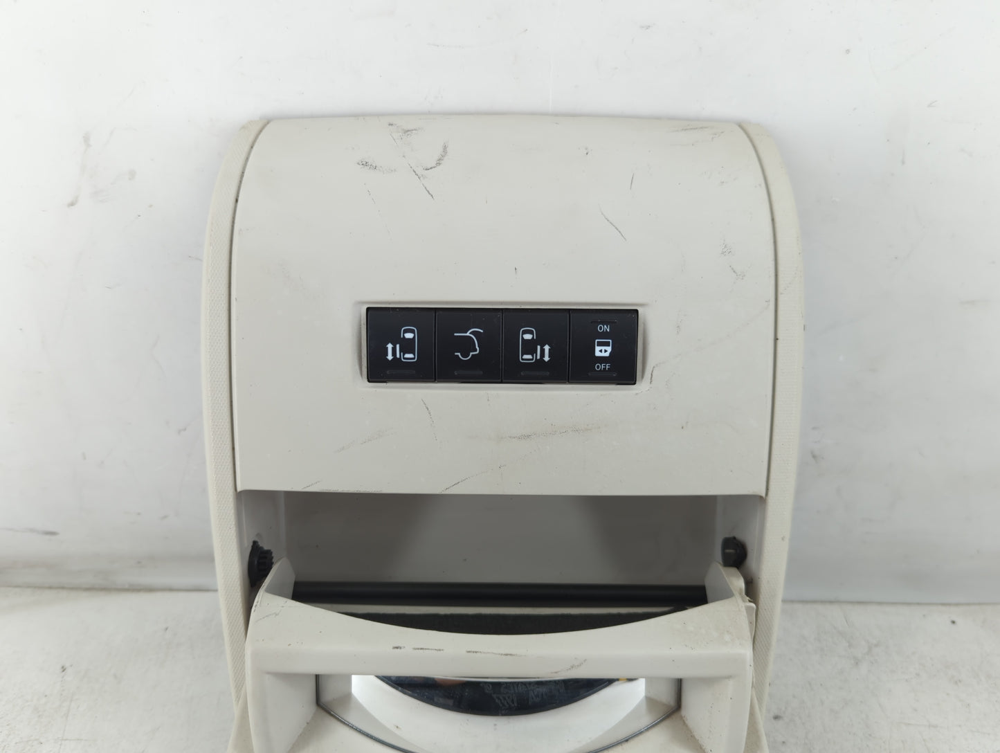 2010 Chrysler Town & Country Overhead Roof Console Interior Dome Light - Oemusedautoparts1.com