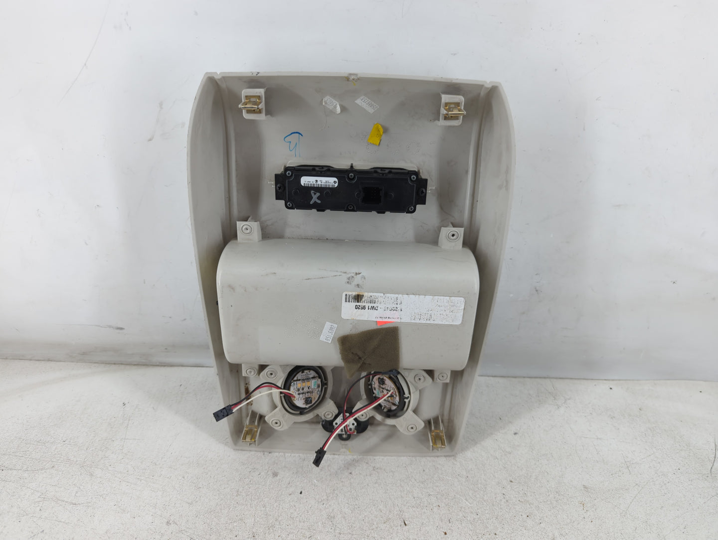 2010 Chrysler Town & Country Overhead Roof Console Interior Dome Light - Oemusedautoparts1.com
