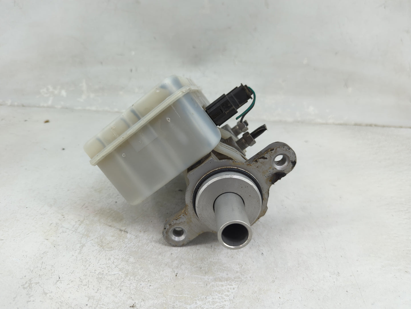 2008-2014 Dodge Avenger Brake Master Cylinder 1324805 - Oemusedautoparts1.com