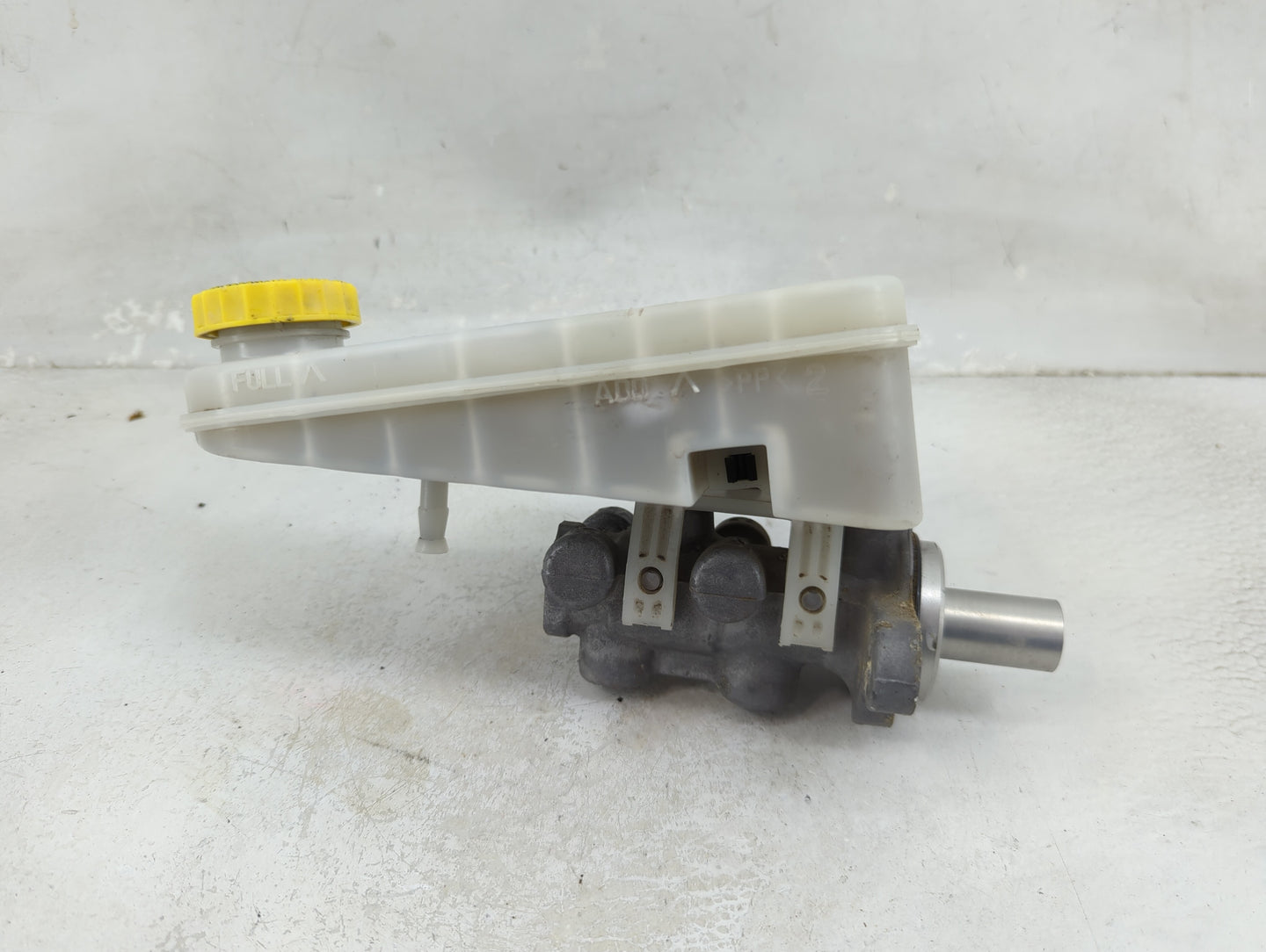 2008-2014 Dodge Avenger Brake Master Cylinder 1324805 - Oemusedautoparts1.com