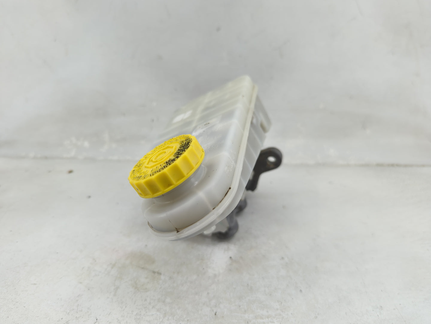 2008-2014 Dodge Avenger Brake Master Cylinder 1324805 - Oemusedautoparts1.com
