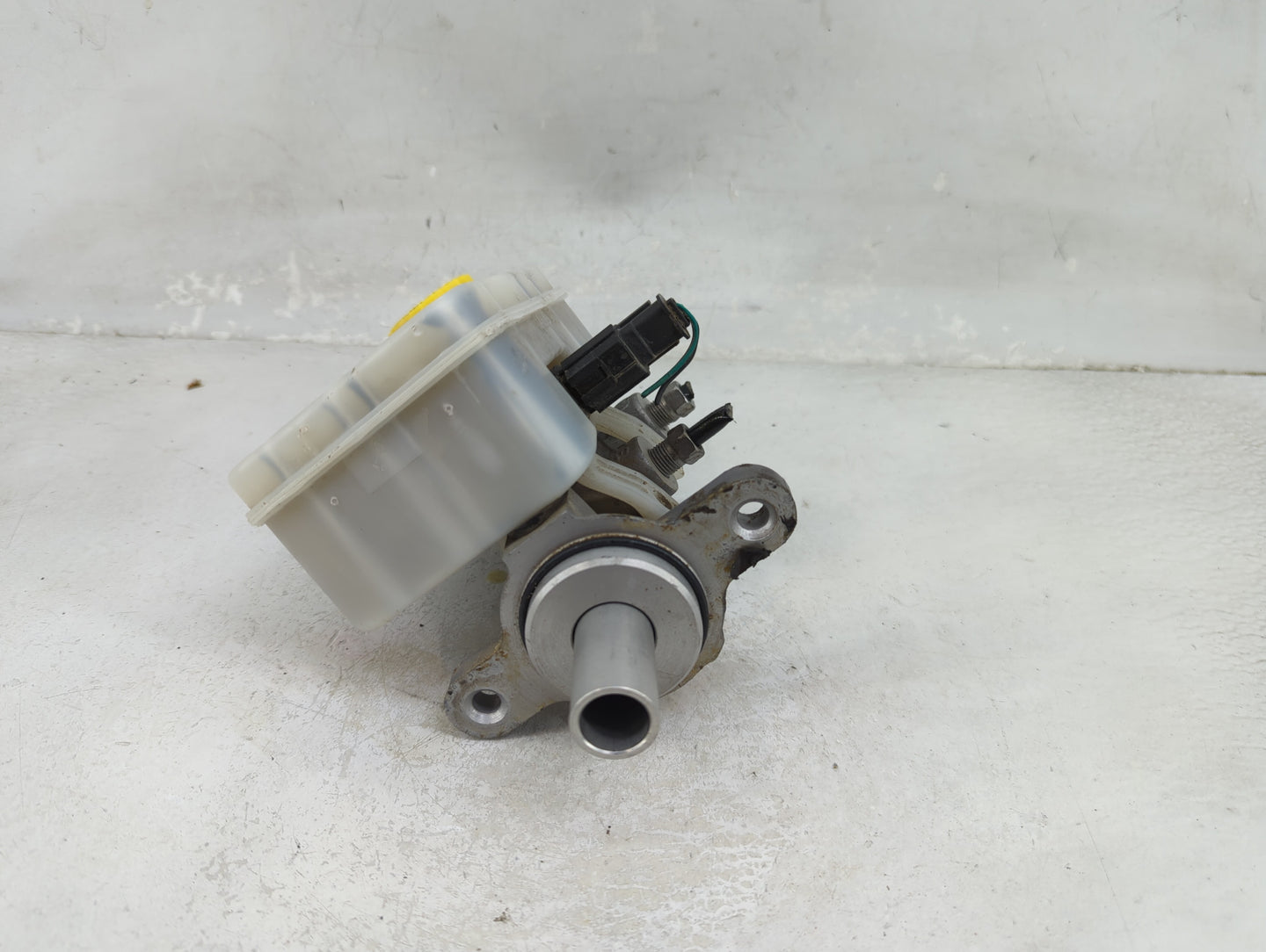 2008-2014 Dodge Avenger Brake Master Cylinder 1324805 - Oemusedautoparts1.com