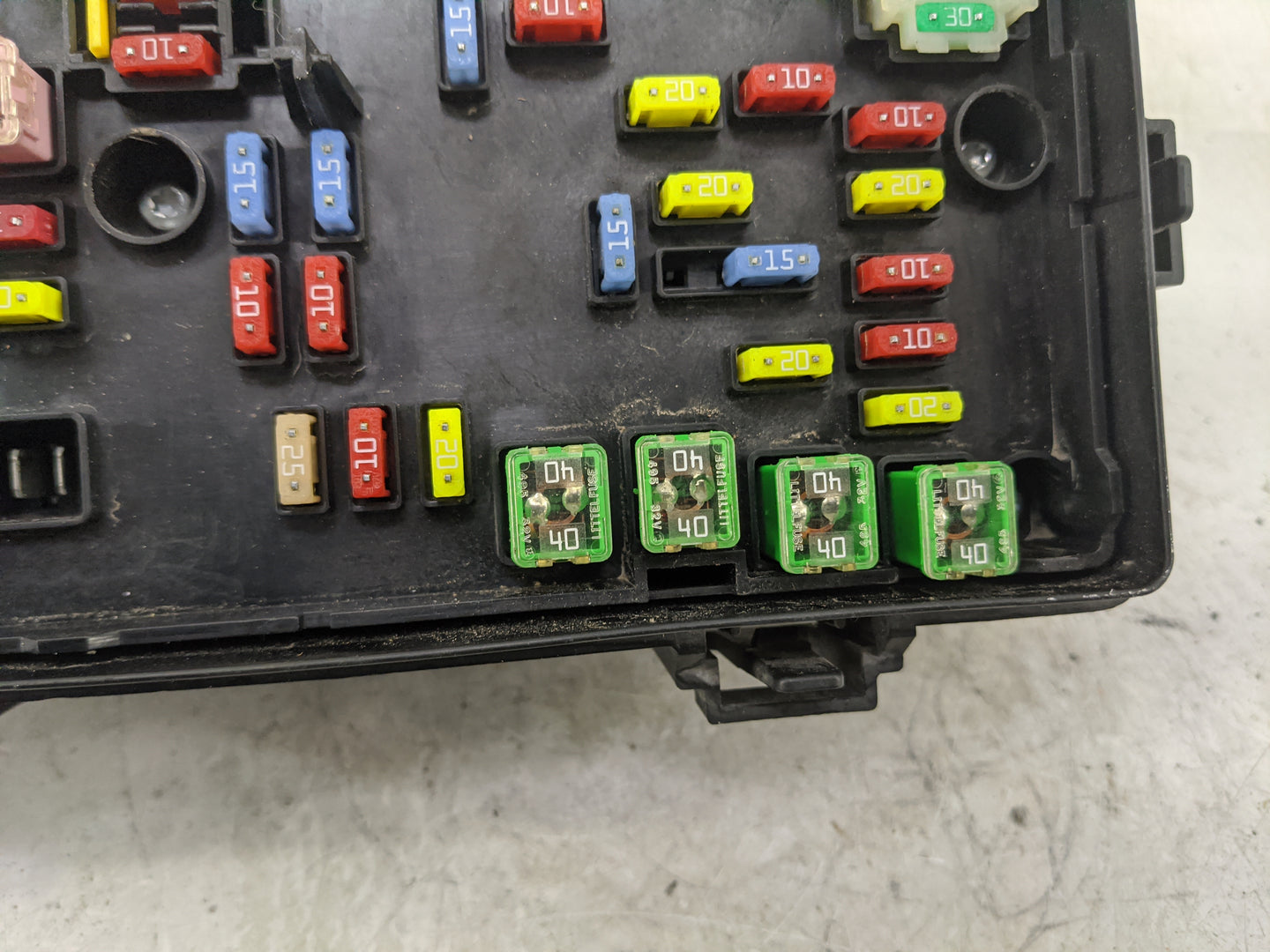2010-2010 Dodge Avenger Chassis Control Module Ccm Bcm Body Control - Oemusedautoparts1.com
