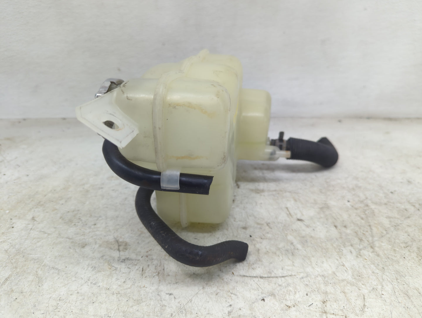 2008-2010 Dodge Avenger Windshield Washer Fluid Reservoir Bottle Oem 1438040 - Oemusedautoparts1.com