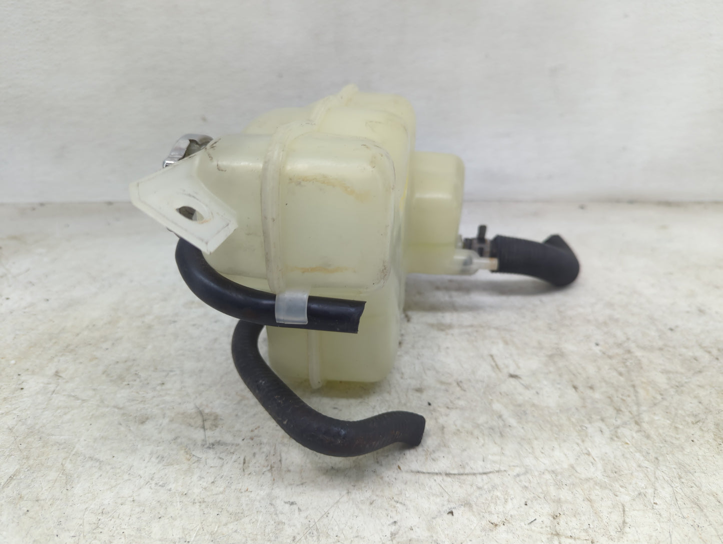 2008-2010 Dodge Avenger Windshield Washer Fluid Reservoir Bottle Oem 1438040 - Oemusedautoparts1.com