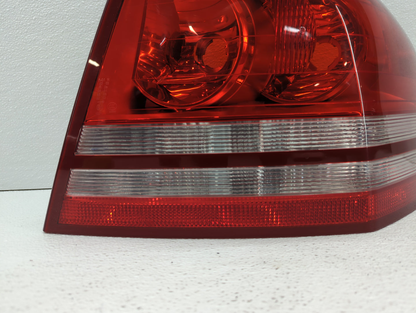 2008-2010 Dodge Avenger Tail Light Assembly Driver Left OEM P/N:05303990AE 05303990AG, E132707 Fits Fits 2008 2009 2010 OEM 