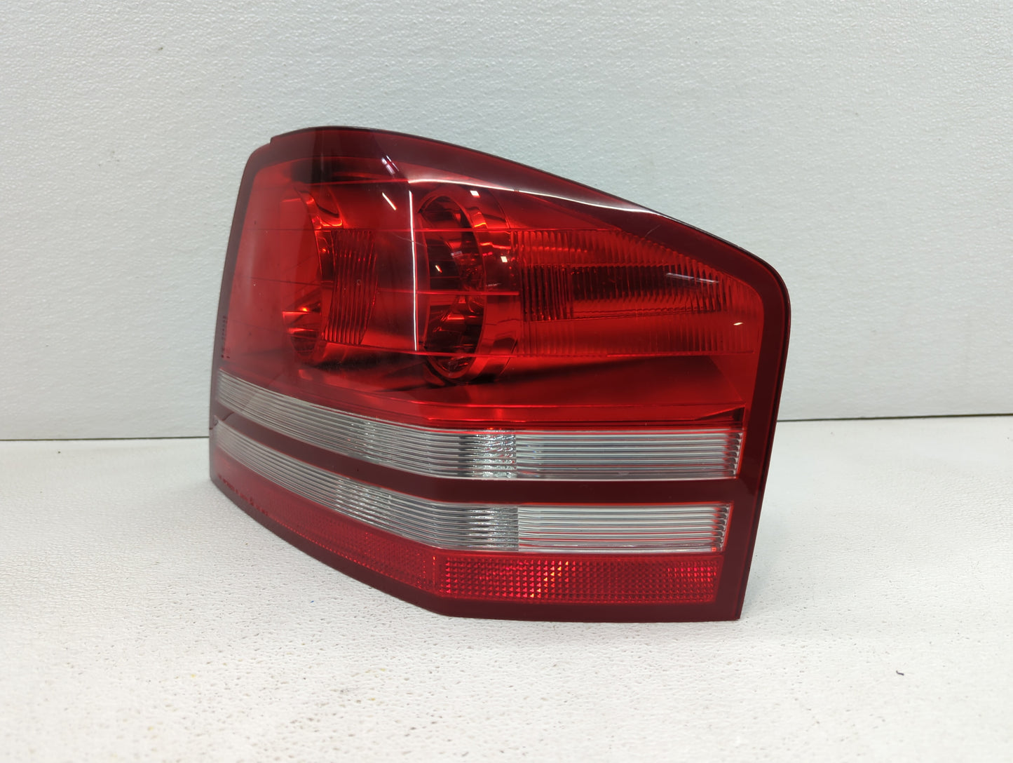 2008-2010 Dodge Avenger Tail Light Assembly Passenger Right OEM P/N:05303990AE 05303990AG Fits Fits 2008 2009 2010 OEM Used 