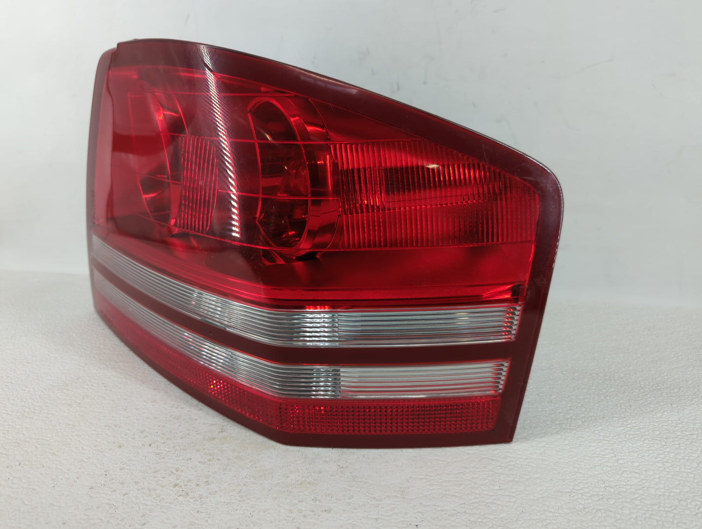 2008-2010 Dodge Avenger Tail Light Assembly Passenger Right OEM P/N:05303990AE 05303990AG Fits Fits 2008 2009 2010 OEM Used 